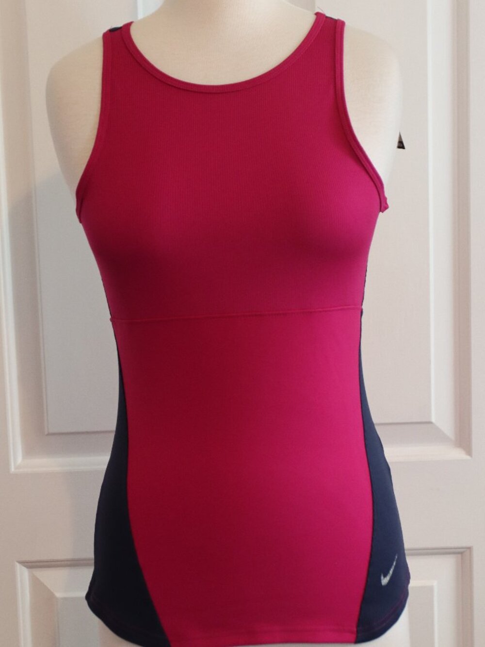 Nike Yoga Dri-FIt Ribbed Training Tank Top Fuchsia Navy Size Small Active NWT